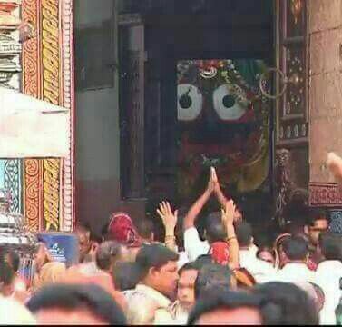 LostTemple7's tweet photo. Beware! He's watching you.
.
Lighten your lives with dharma &amp; work to reach his feet. .❤️ https://t.co/i5aNpSvCTg