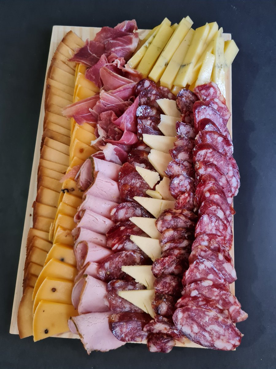 Últimas horas para hacer tu pedido! Mañana viajamos a repartir nuestros fiambres artesanales de campo en #CABA y #AMBA. Que año nuevo sea con picada! Escribinos por DM o WhatsApp al 11-6443-2014.