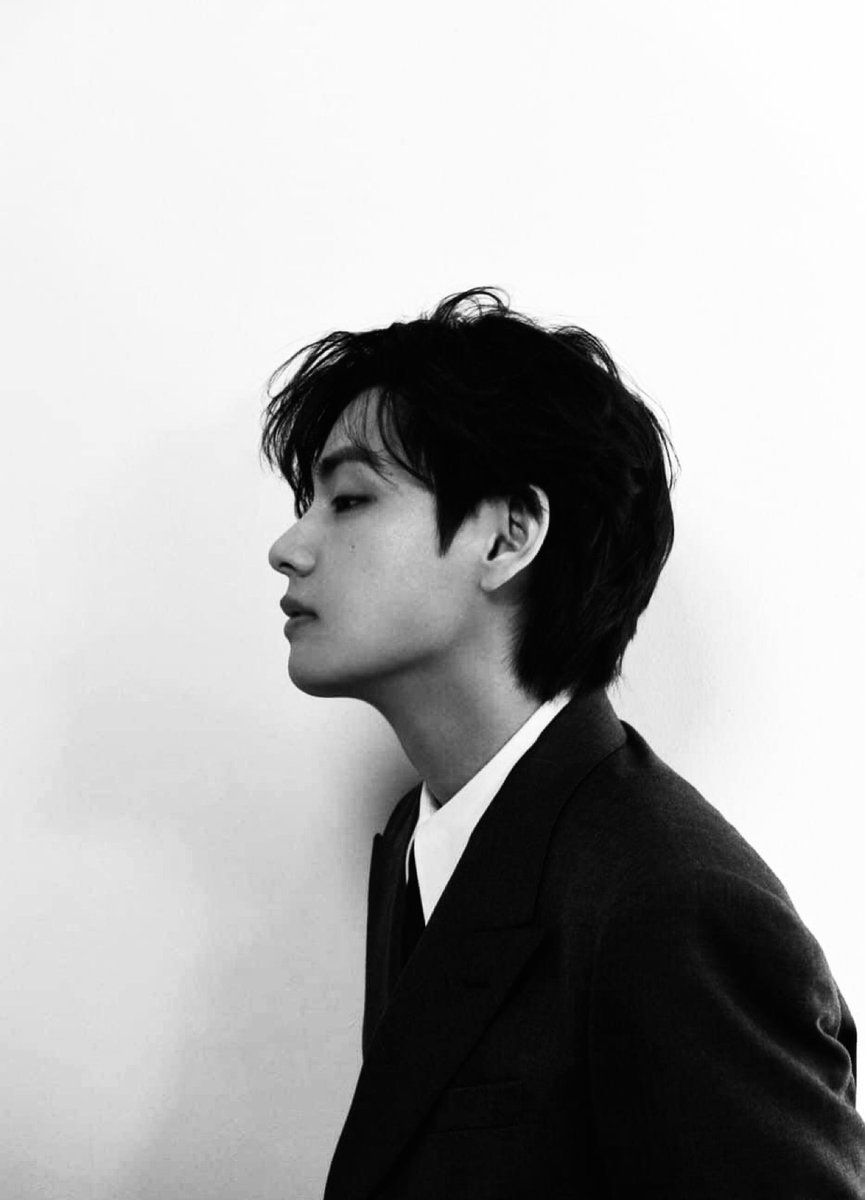 nyy_be's tweet photo. happy birthday my love 💜
#HAPPYVDAY 
#HappyBirthdayTaehyung 
#아미바라기겨울곰_태형아생일축하해 
#하늘에서내려준_12월의선물_태형
#WinterMiracleV 
#SoulSingerV 
#SnowPrinceTaehyung 
#SweetTaeTaeDay https://t.co/mw6hh24KjG