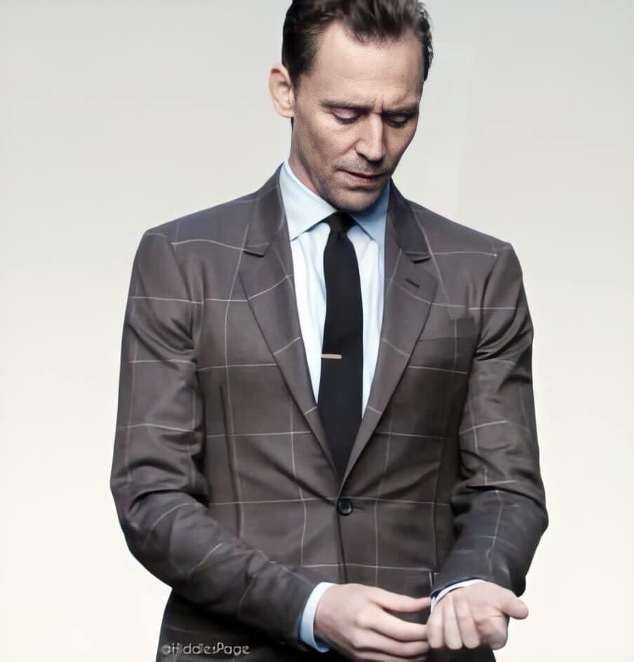 HiddlesPage_'s tweet photo. #TomHiddleston https://t.co/STCDl24ngt