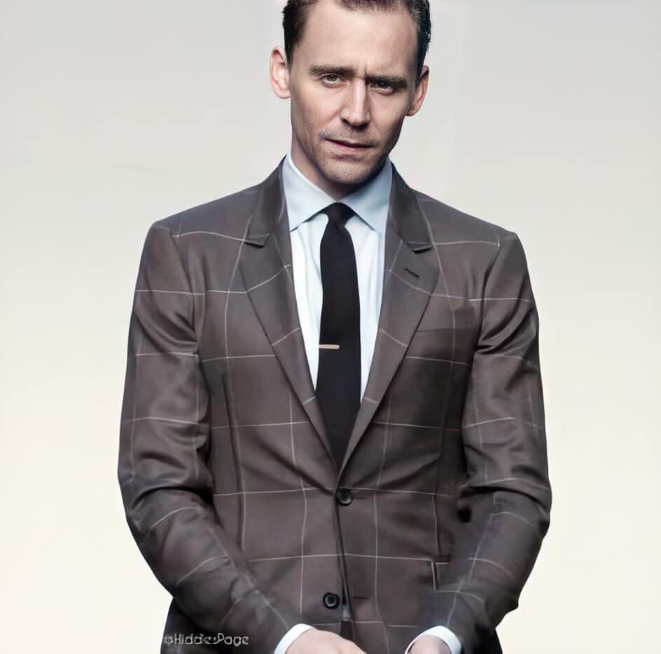 HiddlesPage_'s tweet photo. #TomHiddleston https://t.co/STCDl24ngt