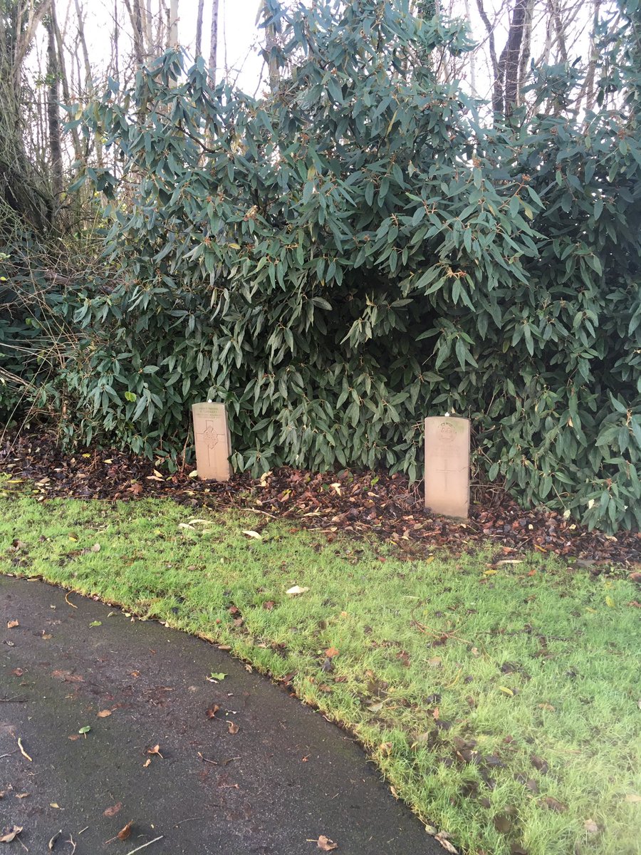 AndyJMAdams's tweet image. Last stop of the day at a windy #Stonefall Cemetery, #Harrogate with @LauraGrindon.  Paying our respects. #WW1 #WW2 @CWGC @GreatWarNerd