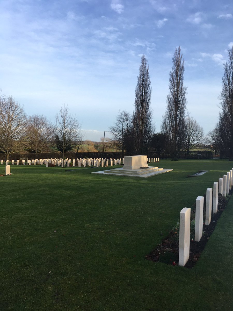 AndyJMAdams's tweet image. Last stop of the day at a windy #Stonefall Cemetery, #Harrogate with @LauraGrindon.  Paying our respects. #WW1 #WW2 @CWGC @GreatWarNerd