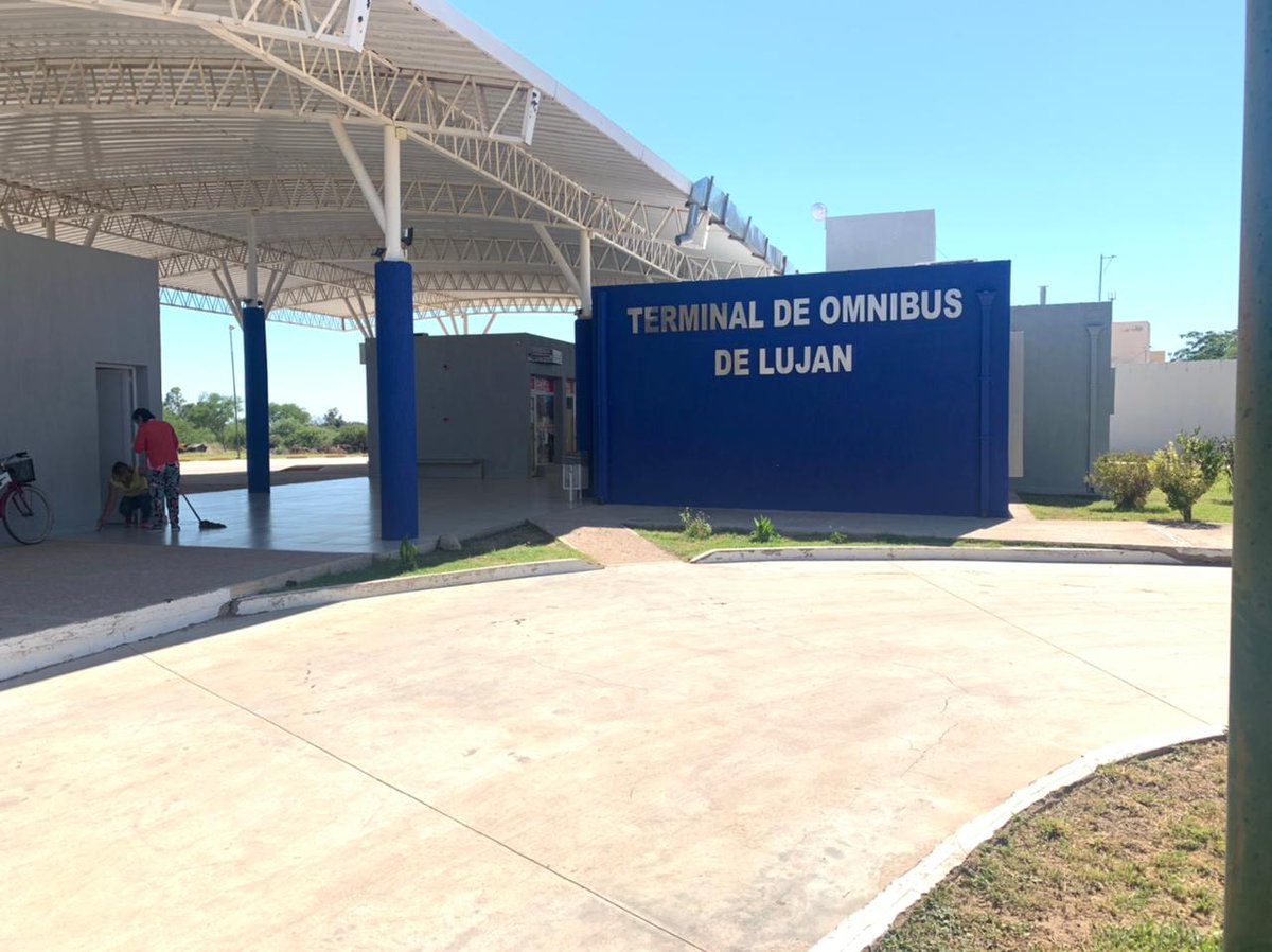 🚌La Terminal de Ómnibus Lújan ya luce su nueva fachada 

🚧Personal de la Secretaria de Transporte, realizó tareas de refacción y pintura en todas las paredes del exterior del establecimiento. 

➡️Además, se llevaron a cabo trabajos de mantenimiento en general
#TransporteSanLuis