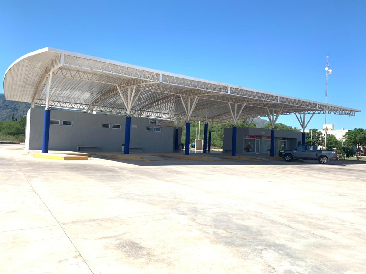 transporte_sl's tweet photo. 🚌La Terminal de Ómnibus Lújan ya luce su nueva fachada 

🚧Personal de la Secretaria de Transporte, realizó tareas de refacción y pintura en todas las paredes del exterior del establecimiento. 

➡️Además, se llevaron a cabo trabajos de mantenimiento en general
#TransporteSanLuis https://t.co/eEJicUfW0a