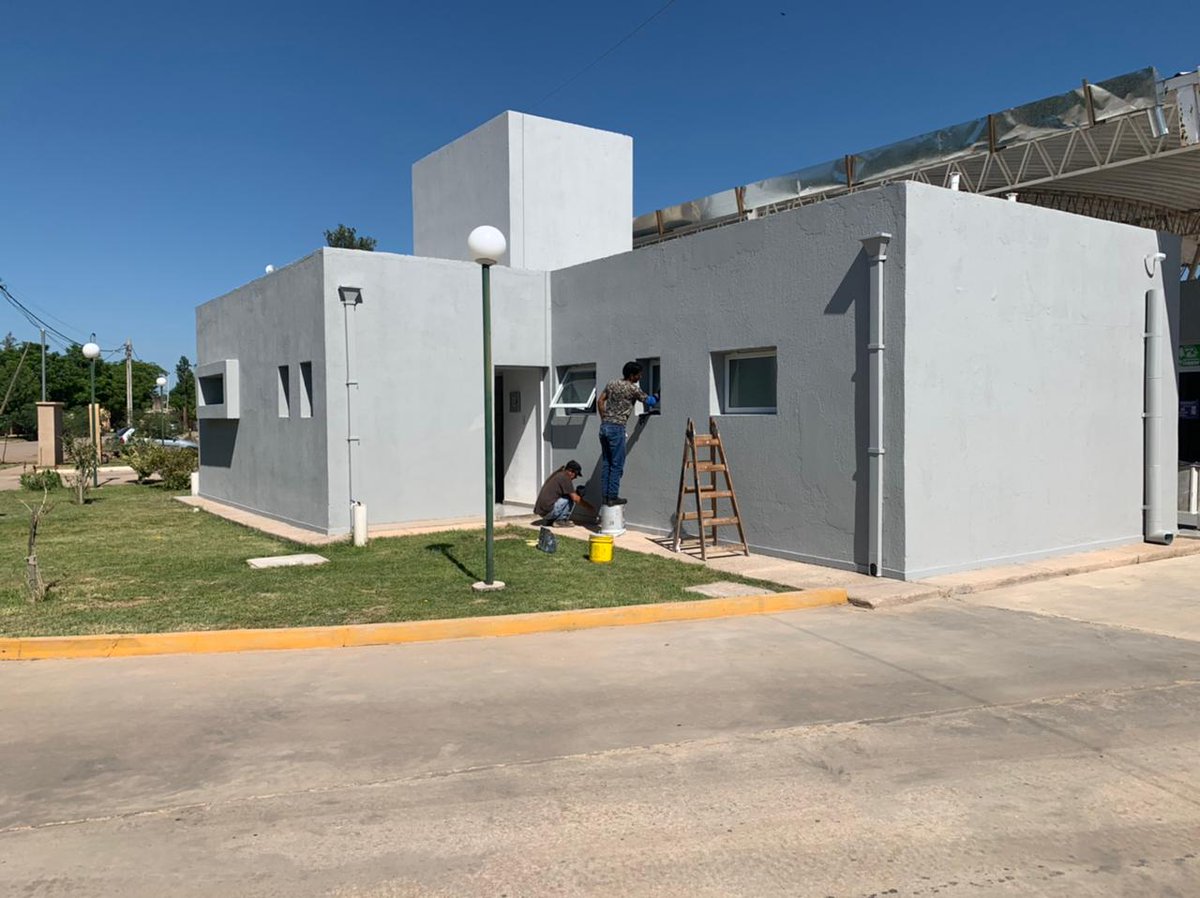 transporte_sl's tweet photo. 🚌La Terminal de Ómnibus Lújan ya luce su nueva fachada 

🚧Personal de la Secretaria de Transporte, realizó tareas de refacción y pintura en todas las paredes del exterior del establecimiento. 

➡️Además, se llevaron a cabo trabajos de mantenimiento en general
#TransporteSanLuis https://t.co/eEJicUfW0a