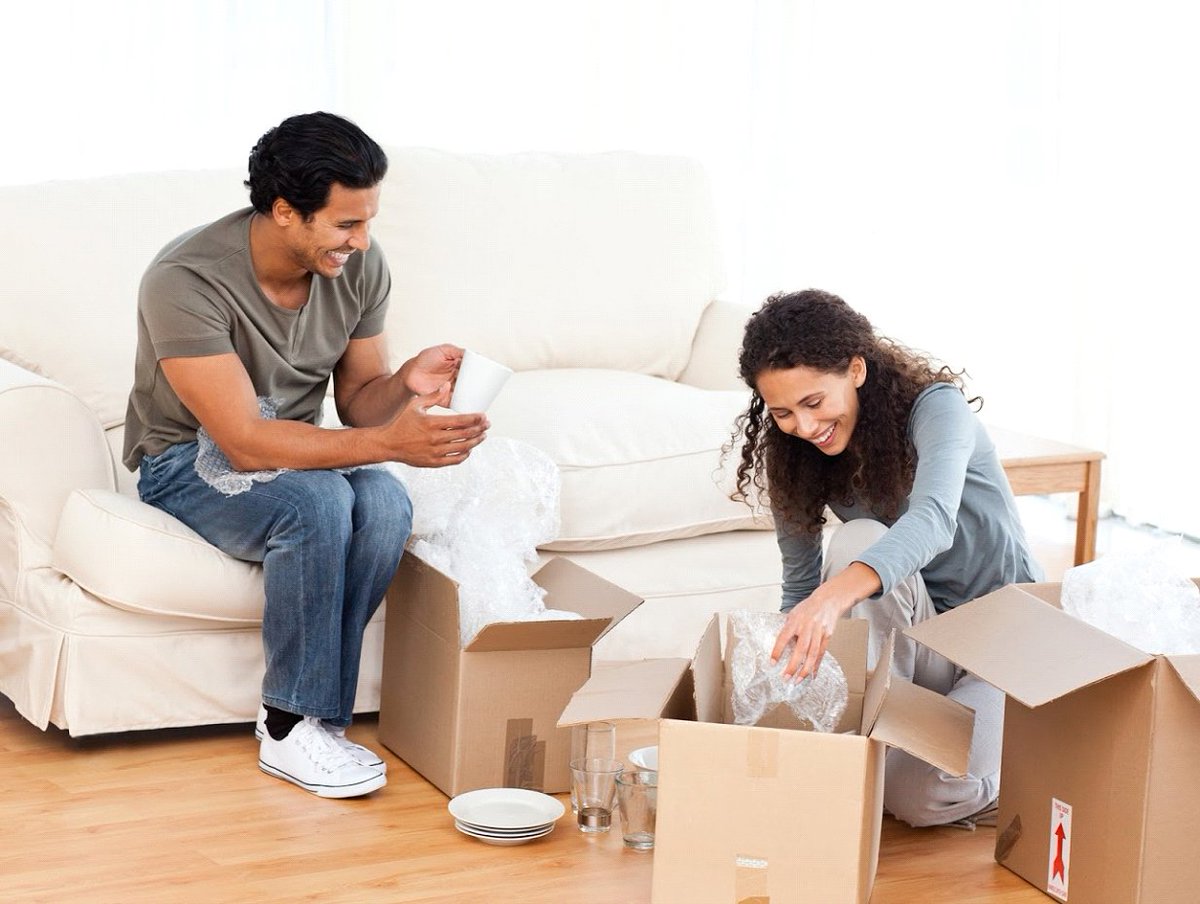 Hobday_RE's tweet photo. Grouping like items is an effective way to pack a living room up for a #relocation. #movingtips  https://t.co/dSftZYQCjV https://t.co/x3ykCJRMci