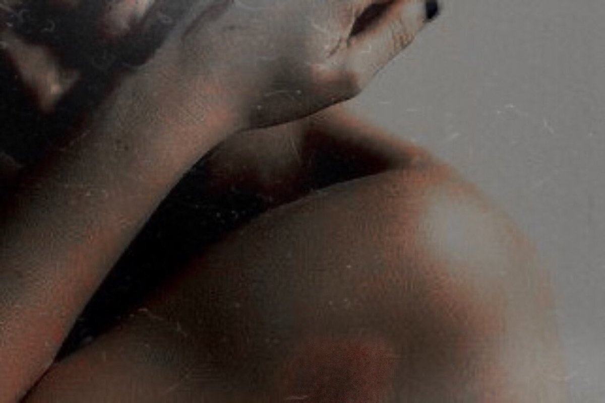 𝒎͟𝒐͟𝒏͟𝒐͟𝒓͟𝒐͟𝒍͟:    corre,   𝒆𝒔𝒄𝒂𝒑𝒂,
cuida de  ti 𝒎𝒊𝒔𝒎𝒂,  porque
estuviste a punto  de  𝒗𝒊𝒗𝒊𝒓
el    𝒖́𝒍𝒕𝒊𝒎𝒐 día  de tu   𝒗𝒊𝒅𝒂.
contenido sensible.