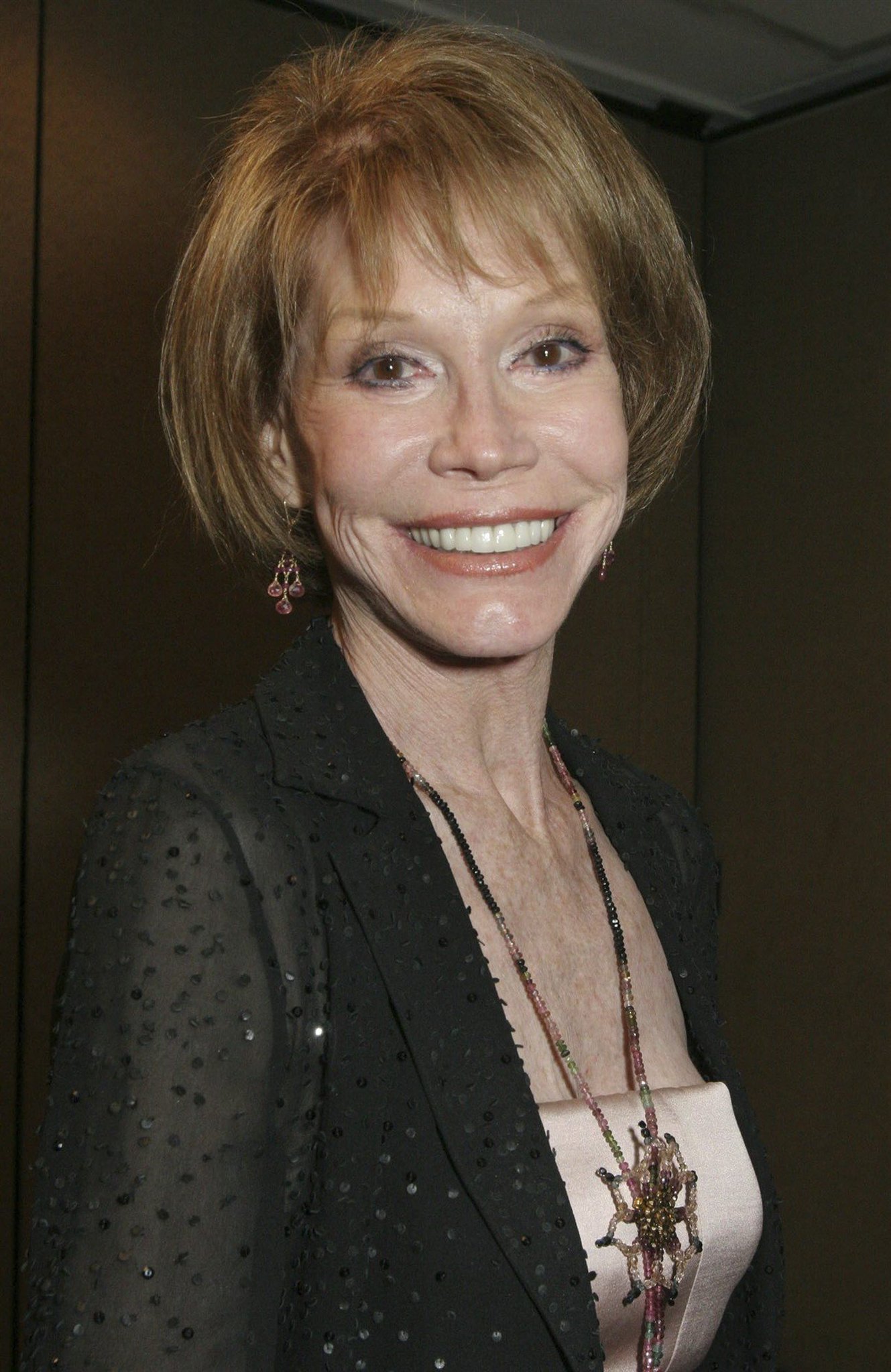 Happy Birthday to the late Mary Tyler Moore who would\ve turned 85 today. 