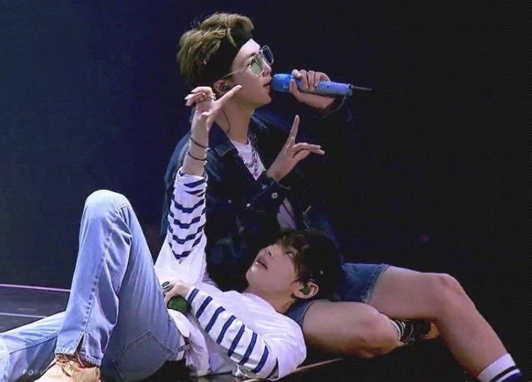 vmonfiles's tweet photo. Namjoon: “I want to become Taehyung’s tree. When things get hard/you get tired, you can rest on me.” https://t.co/p7Id6QwbW9