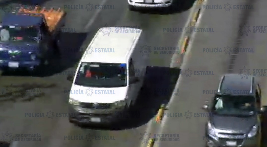 SS_Edomex's tweet photo. Elementos de la #DGCRVyT recuperaron un vehículo con reporte de robo; en la acción, el conductor fue detenido por el posible delito de encubrimiento por receptacion.
#Denuncia ☎️ 9-1-1 https://t.co/LxrwancYpo