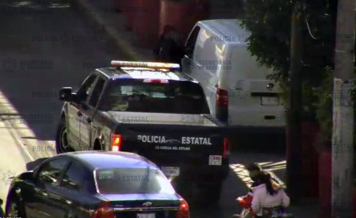 SS_Edomex's tweet photo. Elementos de la #DGCRVyT recuperaron un vehículo con reporte de robo; en la acción, el conductor fue detenido por el posible delito de encubrimiento por receptacion.
#Denuncia ☎️ 9-1-1 https://t.co/LxrwancYpo