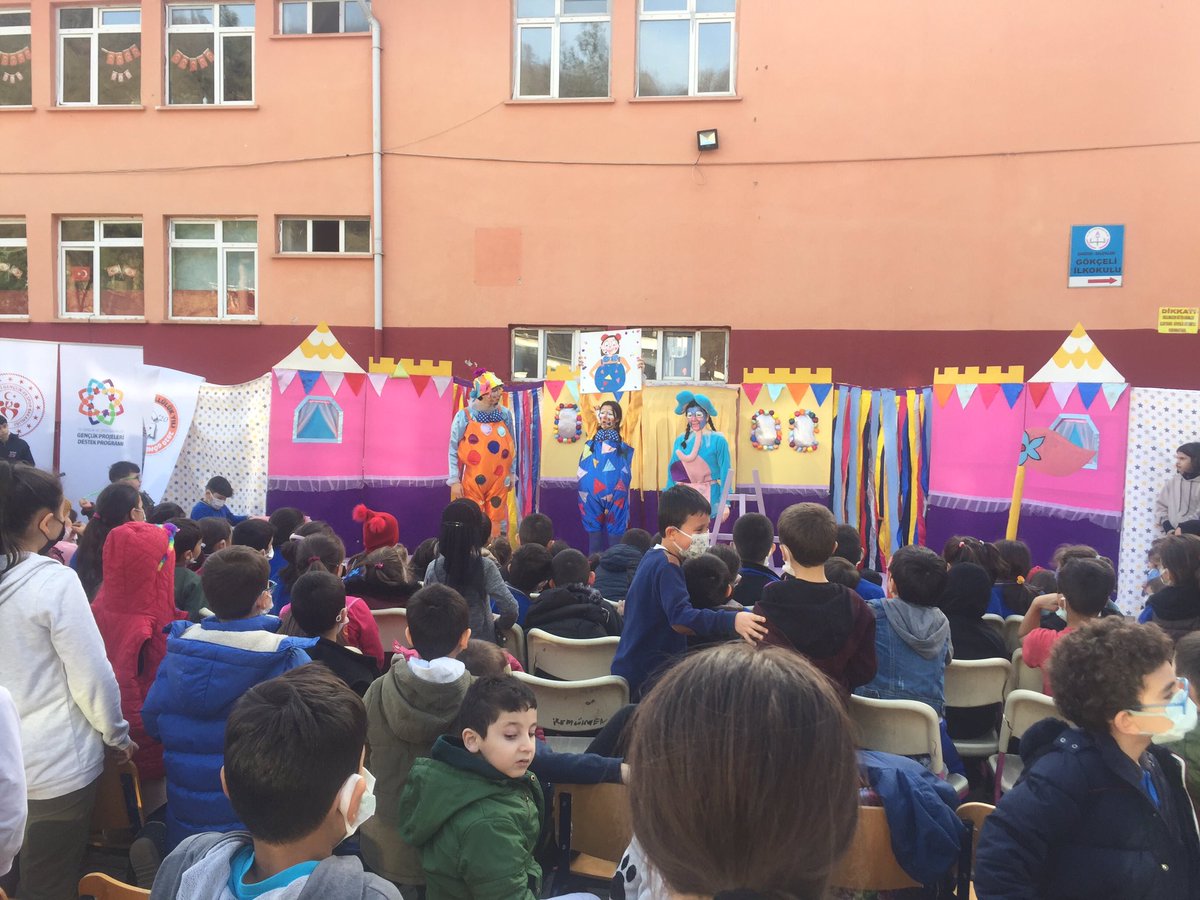 GSorumluluk's tweet photo. Gençlik ve Spor Bakanlığı tarafından desteklenen Gönüllü Gençler ile Sosyal Sorumluluk Projesi kapsamında bugün Salıpazarı Bereket İlkokulu,ortaokulu, Gökçeli İlkokulu,Ortaokulu öğrencilerine çocuk tiyatro oyunu sergilendi.  @belgin_bal https://t.co/S1dritRzYX