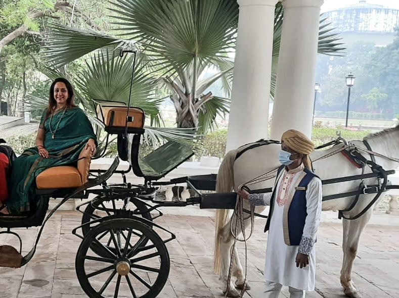 Bedankt Te voet Redelijk Hema Malini on Twitter: "Had the delightful experience of staying at the  heritage wing of the Taj Ganges in Varanasi. So peaceful &amp;relaxing-a  veritable eden in the midst of all the bustle
