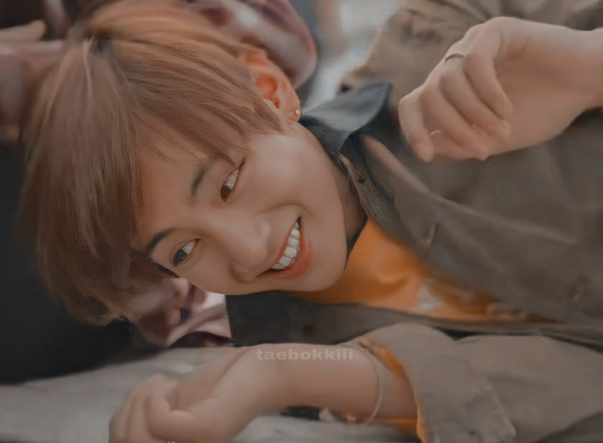 byvante13's tweet photo. — Detalhes adoráveis &amp; Reconfortantes de Kim Taehyung ❣︎; 

𝐀 𝐓𝐡𝐫𝐞𝐚𝐝: #HappyBirthdayTaehyung https://t.co/izJTwR3PyE