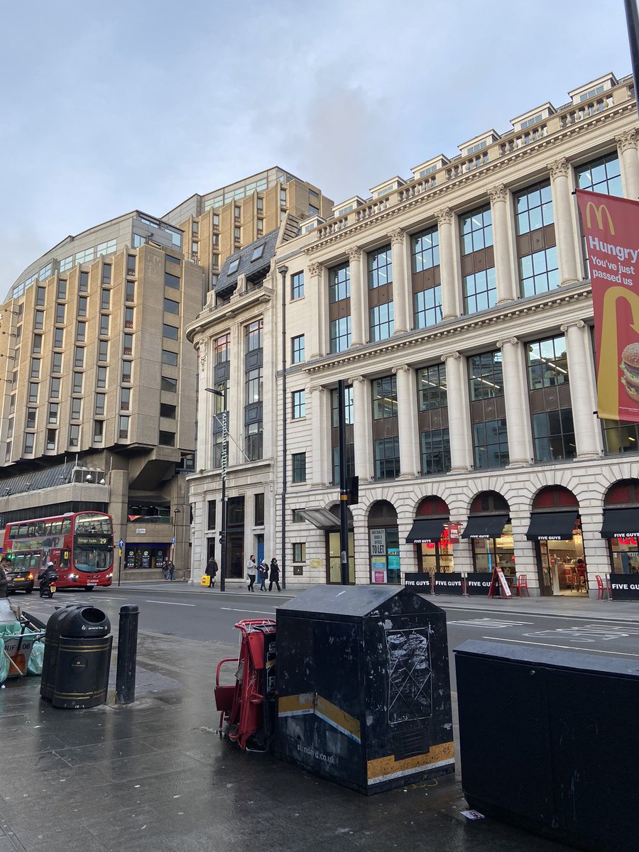 sturgios's tweet photo. The Horseshoe, Tottenham Court Road. One of the most lavish pubs in late Victorian London, now a burger restaurant and office space #deadpubs https://t.co/OfI7U6FBx3