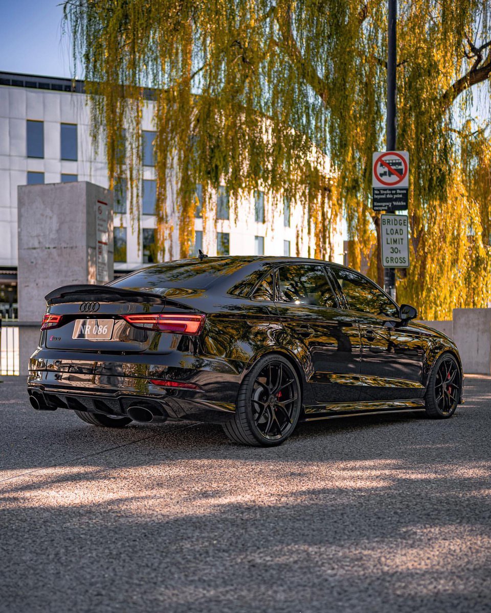 carpxrnpicx's tweet photo. Audi RS3 https://t.co/Qu9yRCKznd