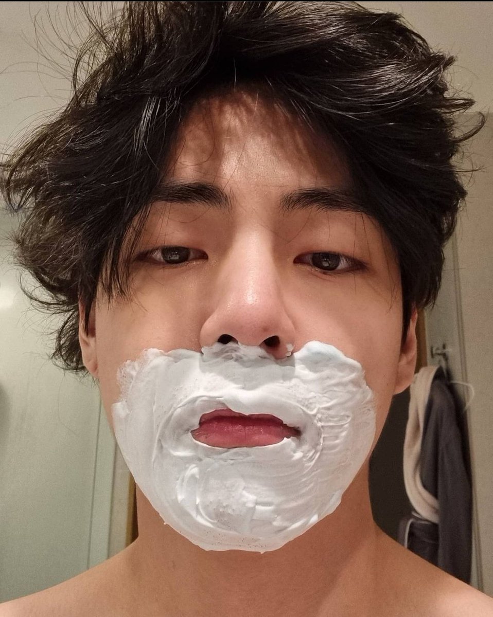 justminkoo's tweet photo. happy birthday mr. kim <33 @BTS_twt https://t.co/cKeNizbecy