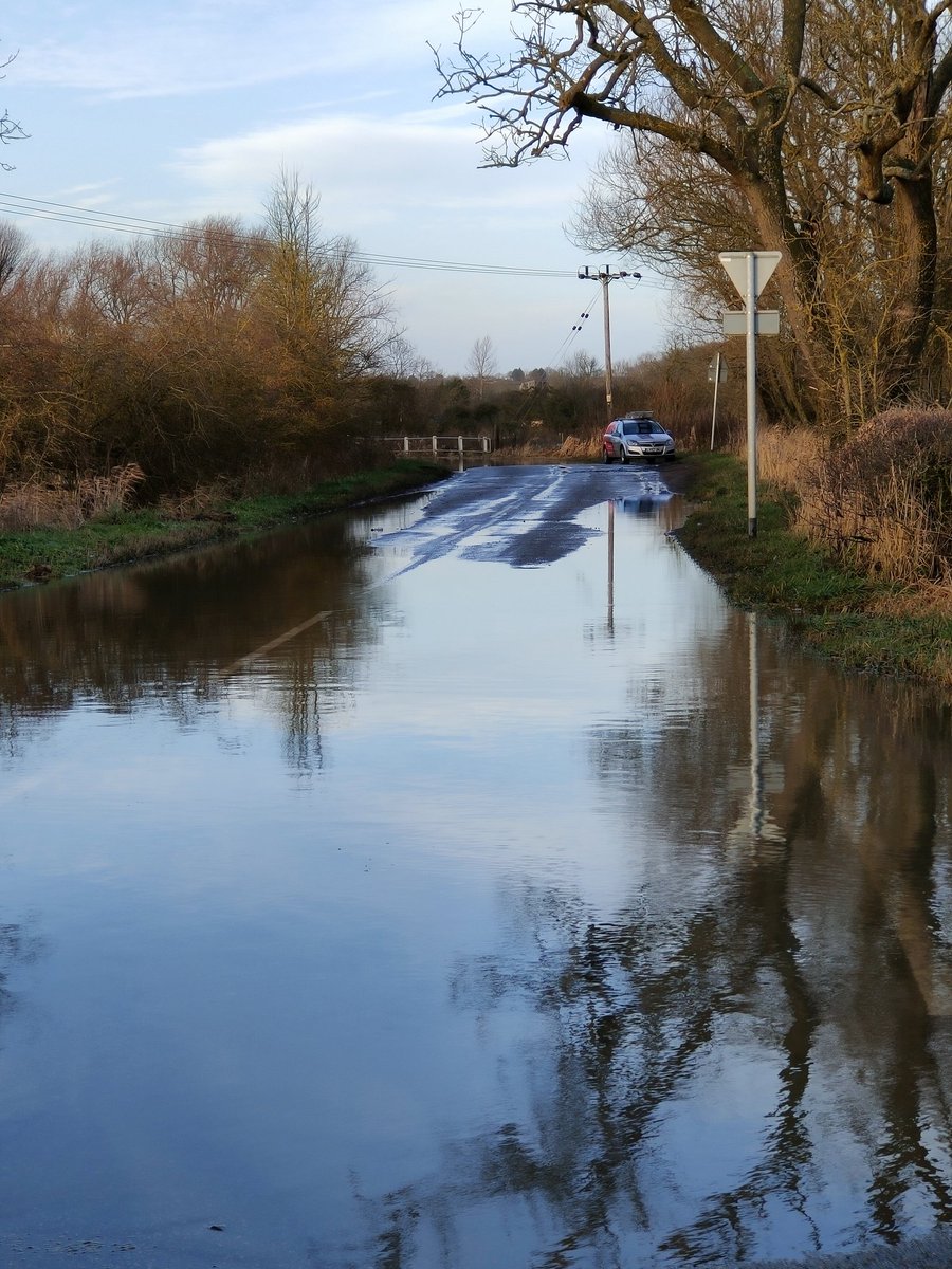 tinaonions's tweet photo. Flood Patrol Update 3pm 29/12/2021.

Slash lane, Sileby &amp; Churchill road, Thurmaston remain Impassable/Closed 🚧 due to Flooding ⚠️.

Please use alternative routes allowing extra Journey time, DON'T BECOME A #FloodVictim which wastes Emergency 🚒🚓🚑🚙🚨 Resources.

@tinaonions https://t.co/1WONtrfcr2