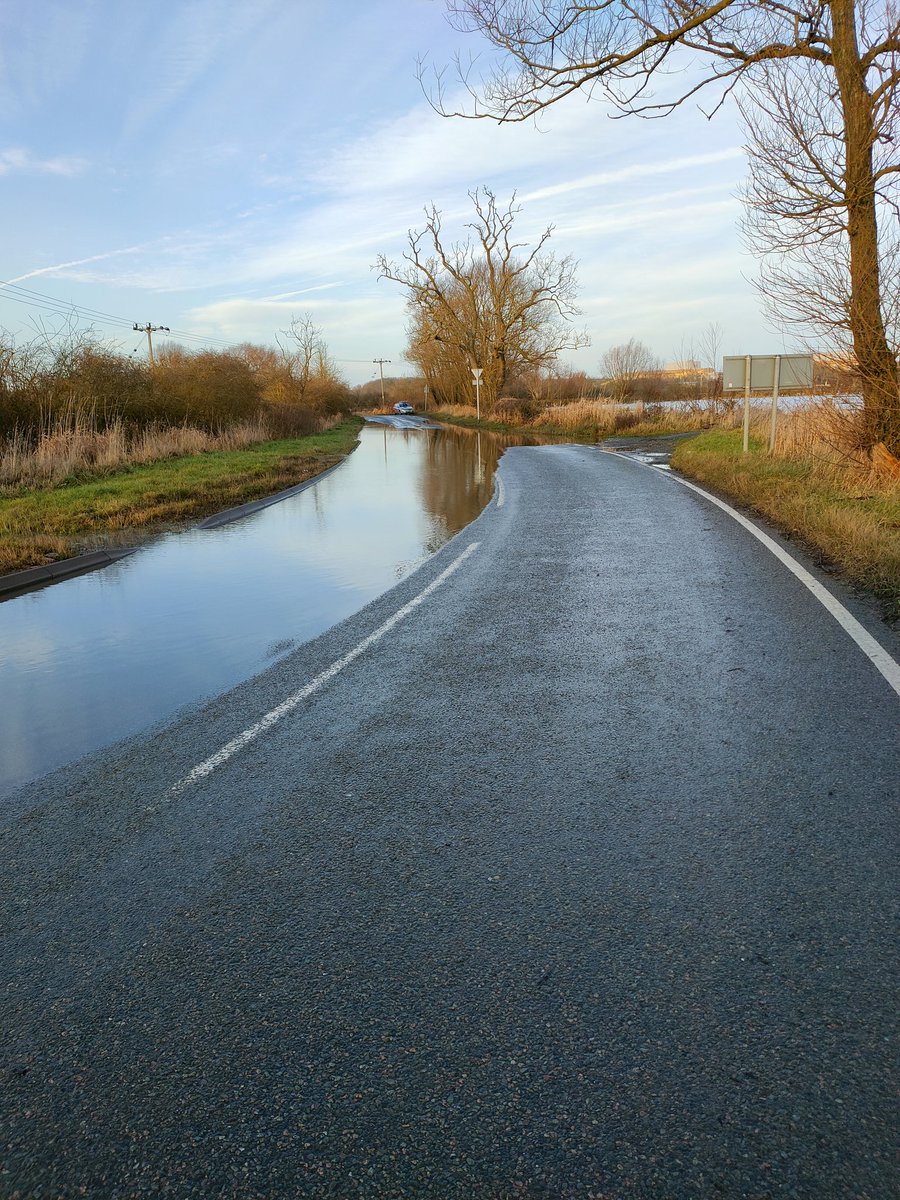 tinaonions's tweet photo. Flood Patrol Update 3pm 29/12/2021.

Slash lane, Sileby &amp; Churchill road, Thurmaston remain Impassable/Closed 🚧 due to Flooding ⚠️.

Please use alternative routes allowing extra Journey time, DON'T BECOME A #FloodVictim which wastes Emergency 🚒🚓🚑🚙🚨 Resources.

@tinaonions https://t.co/1WONtrfcr2