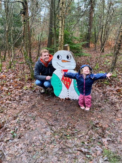 Hells_Bells0506's tweet photo. Lots of outdoor fun, hunting for snowmen this afternoon at @EnglefieldUK #SnowmanFun #SnowmanTrail https://t.co/VS1SDaAD1y