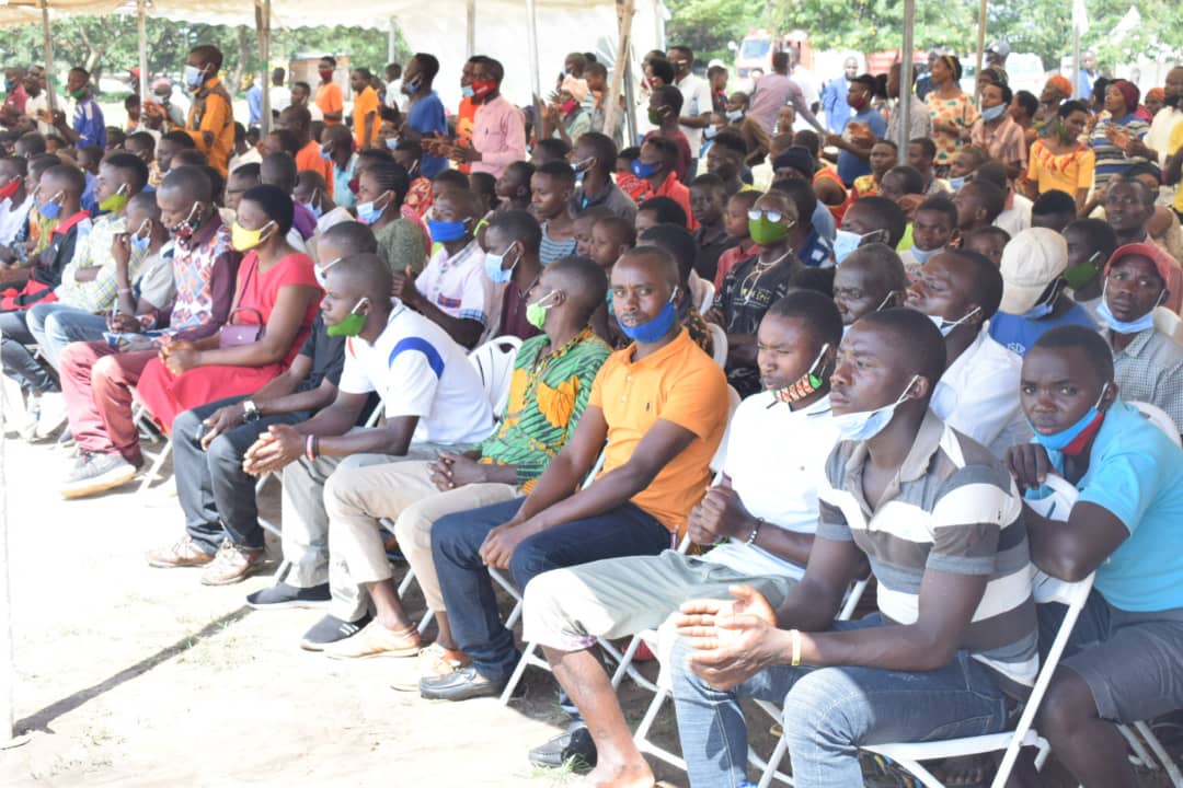 RTNBurundi's tweet photo. #WarakozeMana2021 Des chants de louanges agrémentent l'ambiance au terrain de l'ETS Kamenge avant les prédications de la 3ème journée de la prière nationale d'action de grâce. https://t.co/JgpBSzCP6C