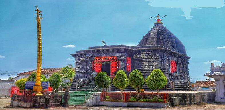 SrinivasKodich1's tweet photo. We doesn't understand why development works is not going there #Jainath Ancient #temple Sri Laxmi Narayana swamy 12th century (very old) at Jainath Mandal #adiabad District,So many choices is there for development works like endowment lands&Place but development works not going🙏 https://t.co/BDfVTLdyGo
