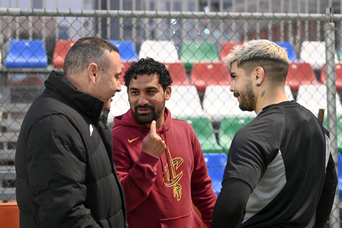 عندما تلتقي الأساطير 😍🤍

#الشباب