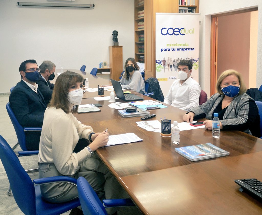 F_Isaacperal's tweet photo. ✅Esta mañana nuestras empresas asociadas @Repsol, @Sabic y @GrupoHuertas han 
participado en la jornada organizada por @COEC_es sobre la FPDual en la  Comarca.

👉 Muy interesante 
para ayudar al sector industrial a formar los mejores profesionales.

#FPDual #Formación https://t.co/MJww4OfwJQ