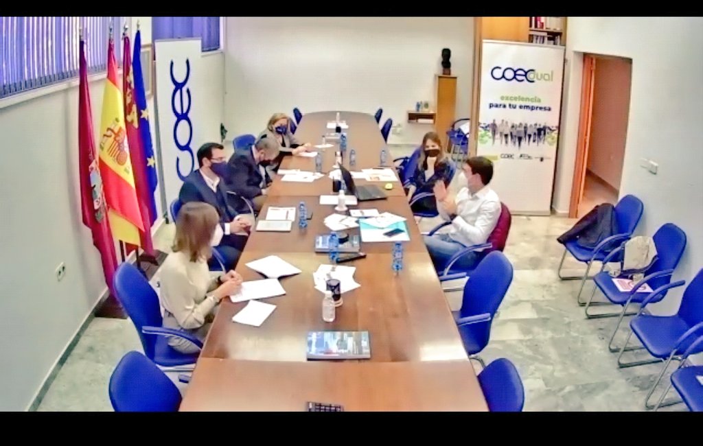 F_Isaacperal's tweet photo. ✅Esta mañana nuestras empresas asociadas @Repsol, @Sabic y @GrupoHuertas han 
participado en la jornada organizada por @COEC_es sobre la FPDual en la  Comarca.

👉 Muy interesante 
para ayudar al sector industrial a formar los mejores profesionales.

#FPDual #Formación https://t.co/MJww4OfwJQ