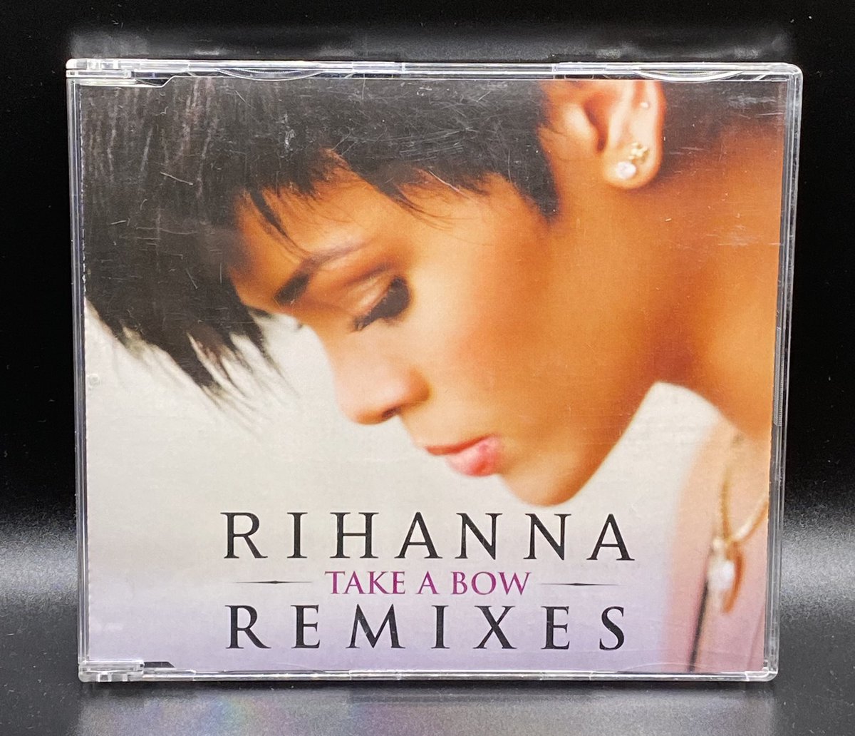 AndreAllan's tweet photo. #discoftheday “Take A Bow - @rihanna (CD Maxi-Single) Youtube link: https://t.co/sjmfsnSzeN #physicalmedia
#cdmaxisingle
#promoonly
#takeabow
#rihanna
#cdcollection
#cdcollector Full story: https://t.co/iVrpBRCaIC https://t.co/dbp4hgWir5