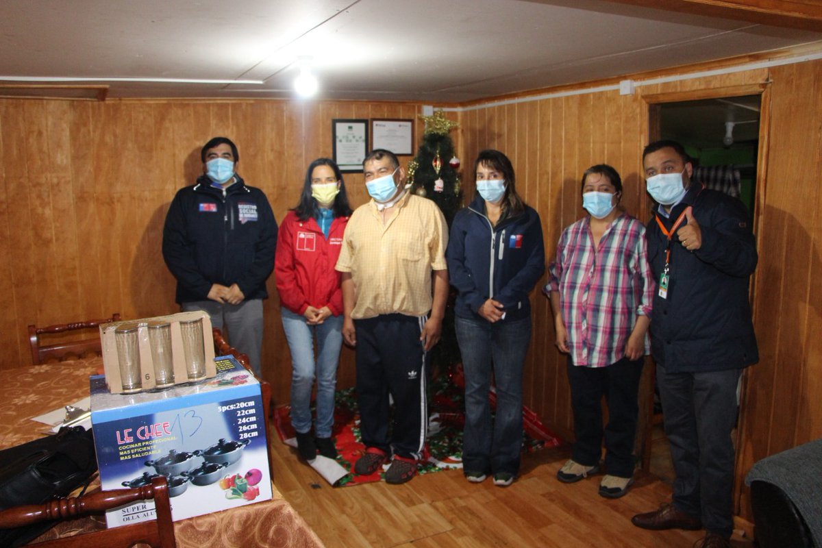 Fosis_Aysen's tweet photo. #PuertoAysén | Junto a @mdsaysen y @MuniAysen llegamos con equipamiento del #ProgramaHabitabilidad a cuatro familias que hoy comienzan su proceso para mejorar las instalaciones de sus respectivos hogares. Agradecidos del trabajo de todos los involucrados 🇨🇱 https://t.co/RrdHMmED1i