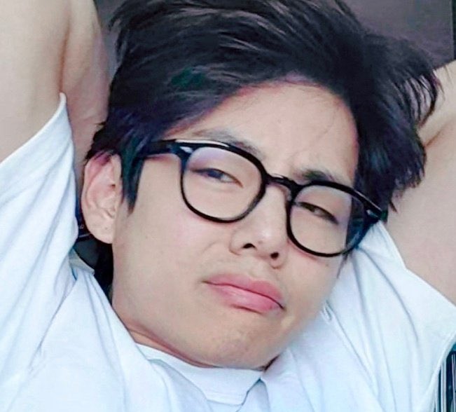 outhrojk's tweet photo. the urge to shower him with lots of forehead kisses IMFJCNFHDHFHFJ and look at that pouty face HE is the cutest https://t.co/PNt9ZAfZUW