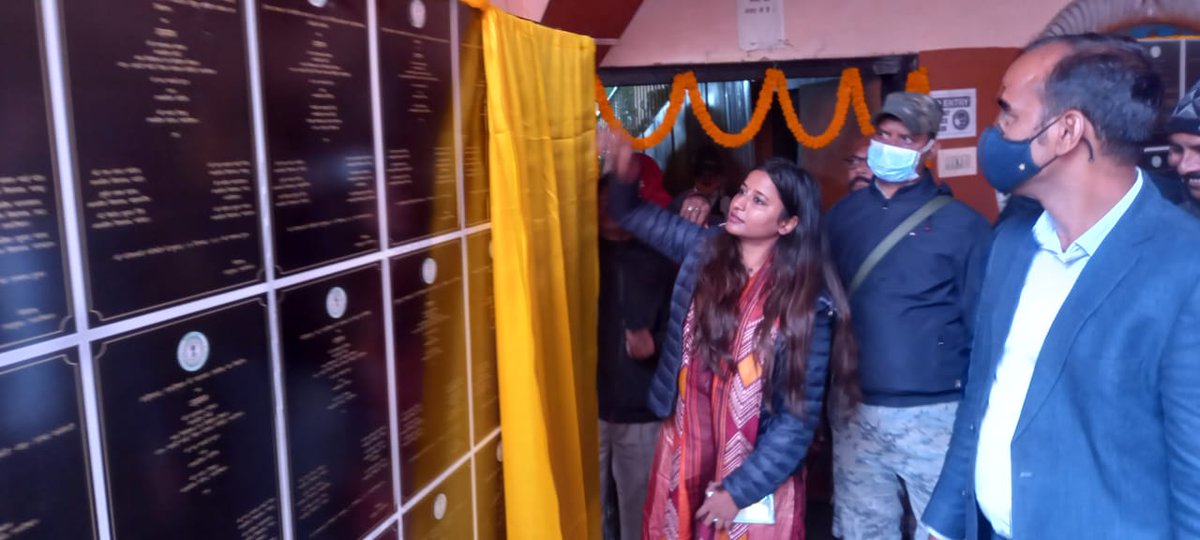 AmbaPrasadINC's tweet photo. 2 साल विकास के, विश्वास के

झारखंड की महागठबंधन सरकार की द्वितीय वर्षगांठ पर हजारीबाग नगर भवन में आयोजित जिला स्तरीय समारोह में बतौर मुख्य अतिथि शामिल होकर लाभुकों के बीच परिसंपत्तियों का वितरण एवं कई योजनाओं का शिलान्यास एवं उद्घाटन किया।

@RahulGandhi @HemantSorenJMM https://t.co/bXZy9FRthn