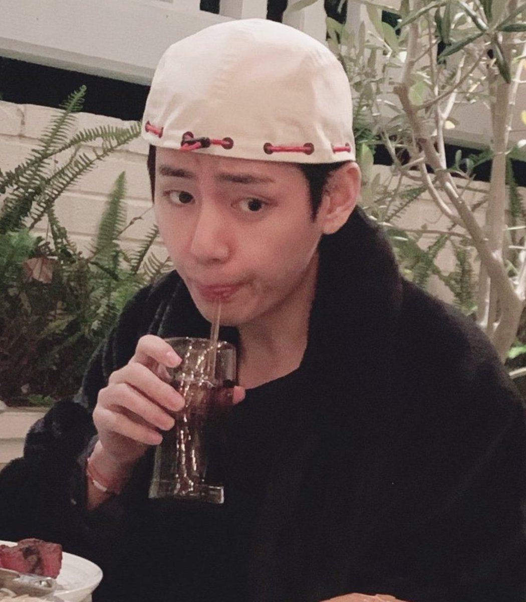 lukewaltham's tweet photo. When your bestie is spilling the tea but you know they’re not telling the whole story https://t.co/qgQMH8Lrpd