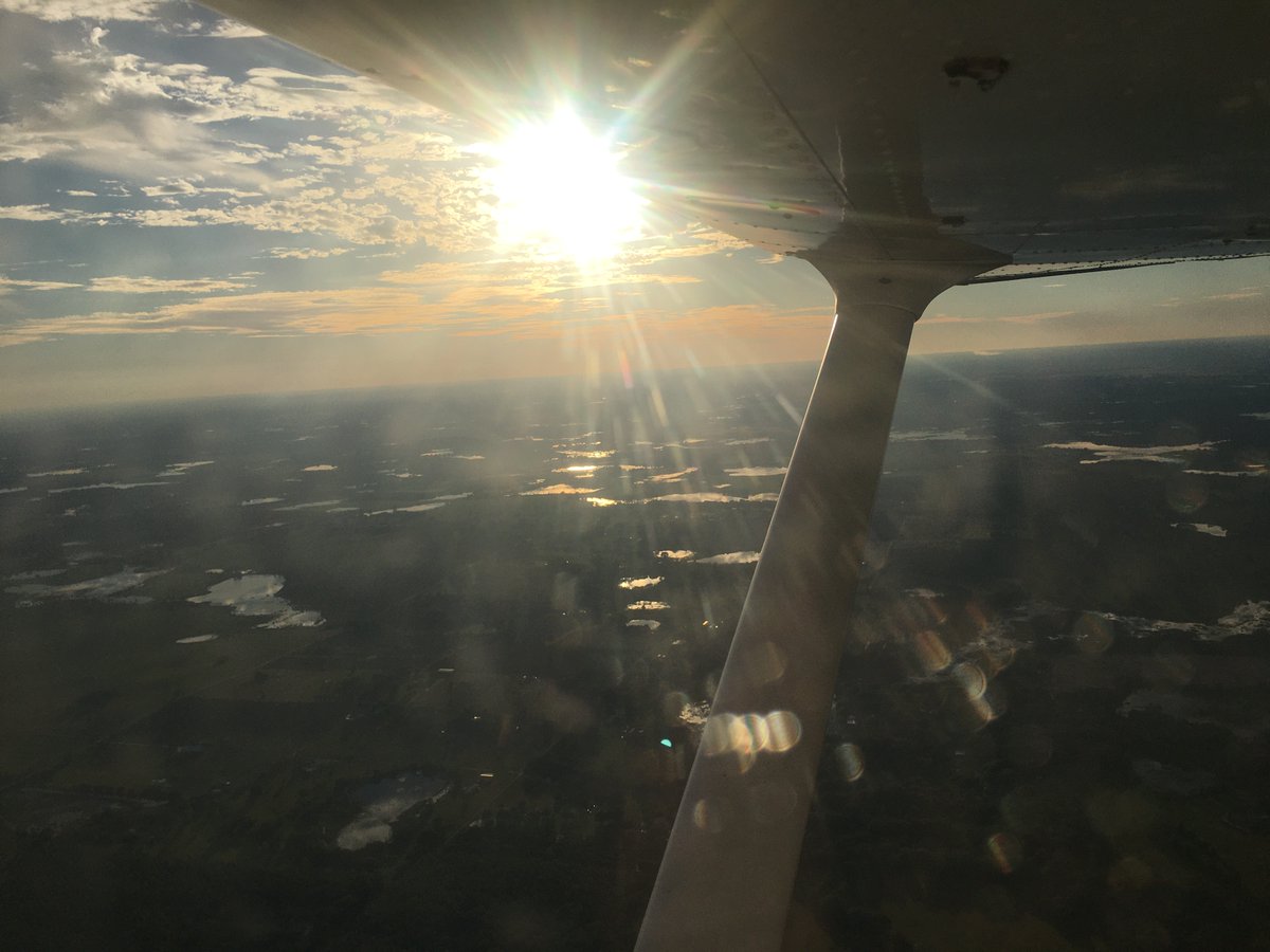 AerostarFltCrew's tweet photo. Spectacular skies!
#idratherbeflying #kism #flighttraining #wingtipwednesday https://t.co/2boCGFUayT