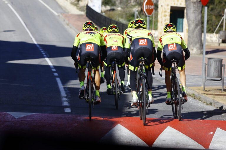 WagnerBazinWB's tweet photo. 📢 .@FFWDwheels 🇳🇱 et #schwalbetires 🇩🇪 continuent l’aventure à nos côtés en 2022 ⚡🚀
📷 RYOT 44 - FFWD Wheels
📷 SCHWALBE PRO ONE TLE
#ffwdwheels #getconfident #gofast
#rideschwalbe https://t.co/pMhd2fyJGt