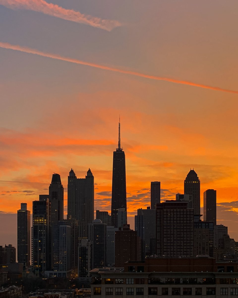 SunriseArtClub's tweet photo. WIN 1 ETH &amp; A RARE SUNRISE NFT 🌞💸

RULES
1. FOLLOW US on Twitter @ilovesunriseart 
2. REPLY with 🌞
3. NO Contest Accounts

Whoever has most liked reply wins when we hit 5K followers. 
GM &amp; GOOD LUCK! ✨ https://t.co/k02EJGJFr7