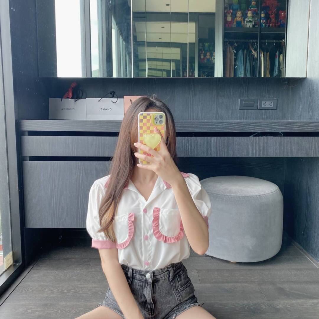 Everyday_Clothe's tweet photo. เสื้อเชิ้ตคอปกแขนดอลลี่ แต่งกระเป๋าคู่ ติดกระดุมหน้า ผ้าอิตาลีใส่สบาย
3สี ตามภาพค่ะ
ขนาด
อก36
รอบแขน13
ยาว17
 139 3ตัว410
ปล.เป็นแม่ค้ามือใหม่นะคะ ขายจริงส่งจริงค่ะ🙏🥺🙏
#เสื้อผ้าเกาหลี #เสื้อครอป #เสื้อผ้าแฟชั่น https://t.co/vrABkIp9Or