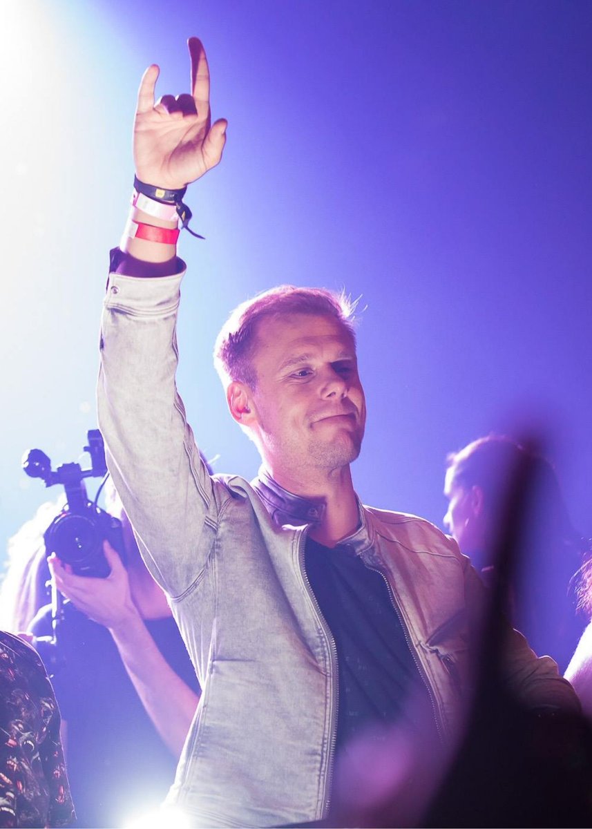 asot's tweet image. Happy #ASOTDAY! Today we've got a special A State Of Trance Year Mix 2021 videostream for you all to enjoy, make sure you tune in at 20:00 CET! #asot1049