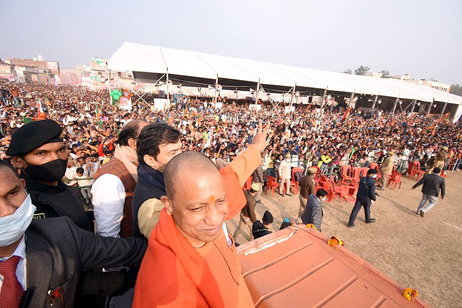 myogiadityanath's tweet photo. यह देश जोड़ते राष्ट्र प्रेमियों की 'जन विश्वास यात्रा' है...

धन्यवाद अमरोहा https://t.co/eWP66xwJpL
