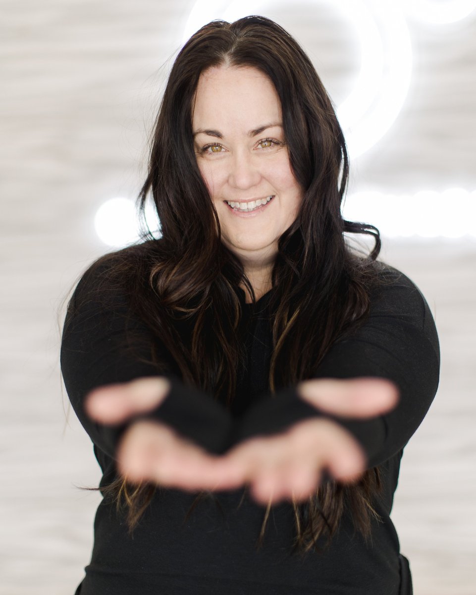 oxygenfitstudio's tweet image. The Hot Yoga class with Amanda tonight at 7 just got a little more exciting... it&apos;s going to be a New Year theme! So join us and be ready to set your intentions for the upcoming year 💙💙💙