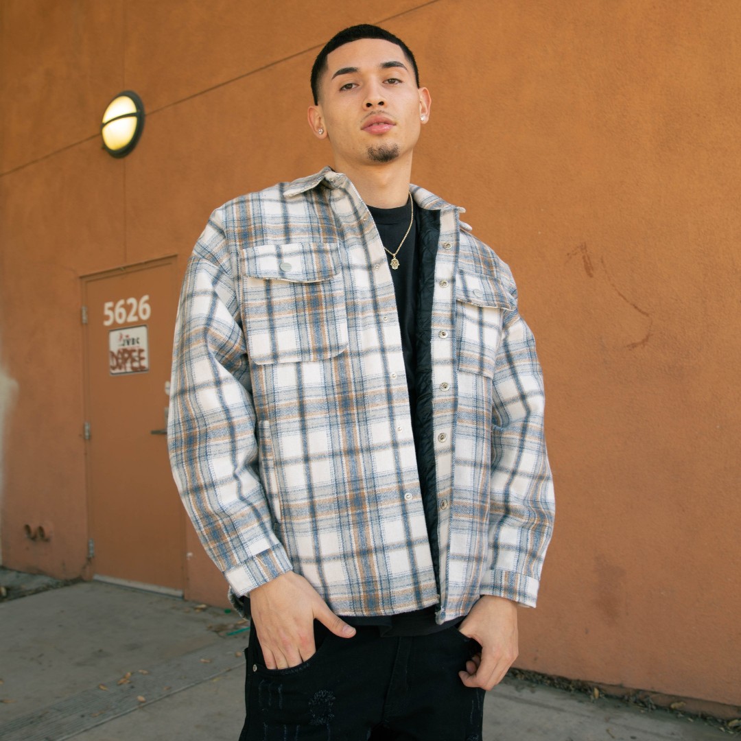Karmaloop's tweet photo. An essential piece to your winter rotation
🛒: Cop the Plaid Club Flannel Jacket this season 

#Karmaloop #Nokwal #Flannel #FlannelSeason #FlannelJacket #Jacket #Plaid #Streetwear #StreetStyle #StreetFashion #Mens #MensFashion #NewYears https://t.co/JvRzGhba7R
