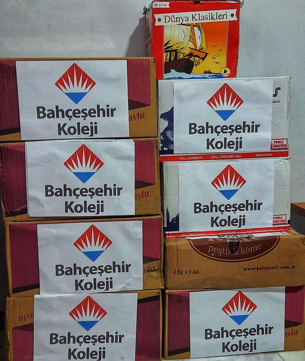 "Özel ve Güzel Okul Kütüphanemiz Kitapsız Kalmasın" projesi kapsamında öğrencilerimizin bağışlamış olduğu kitapları T.S.D. Çorlu Özel Eğitim Okuluna teslim ettik. Gösterdikleri yoğun ilgi ve hassasiyetlerinden dolayı öğrencilerimize teşekkür ederiz. #FarkımınFarkındaMısın