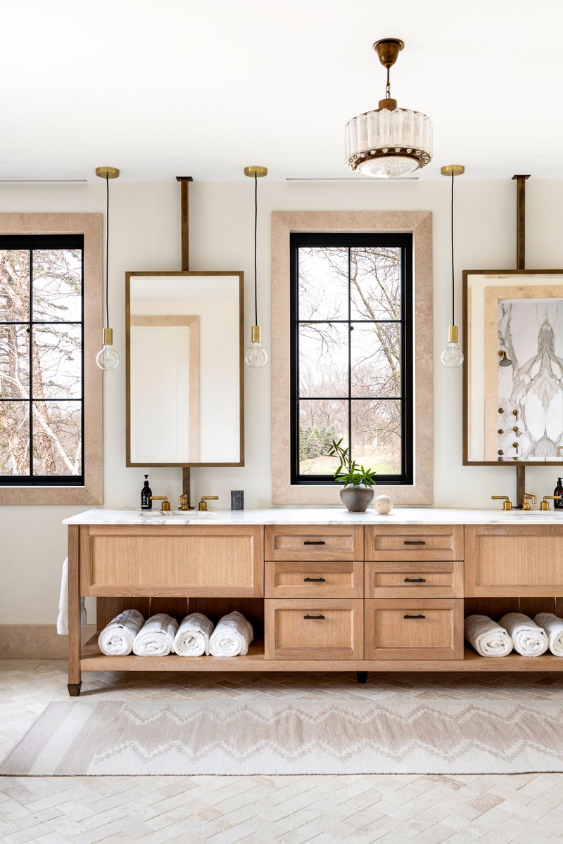 NateBerkus's tweet photo. It’s no secret that as a #TripleVirgo I’m obsessed with organizing so as beautiful as a space looks, it also has to function well. Case in point this elegant but hardworking main bathroom by Lauren Buxbaum Gordon and #NateBerkusAssociates 📷 by @spacecrafting. #LBGforNBA https://t.co/i85EMGvh1E
