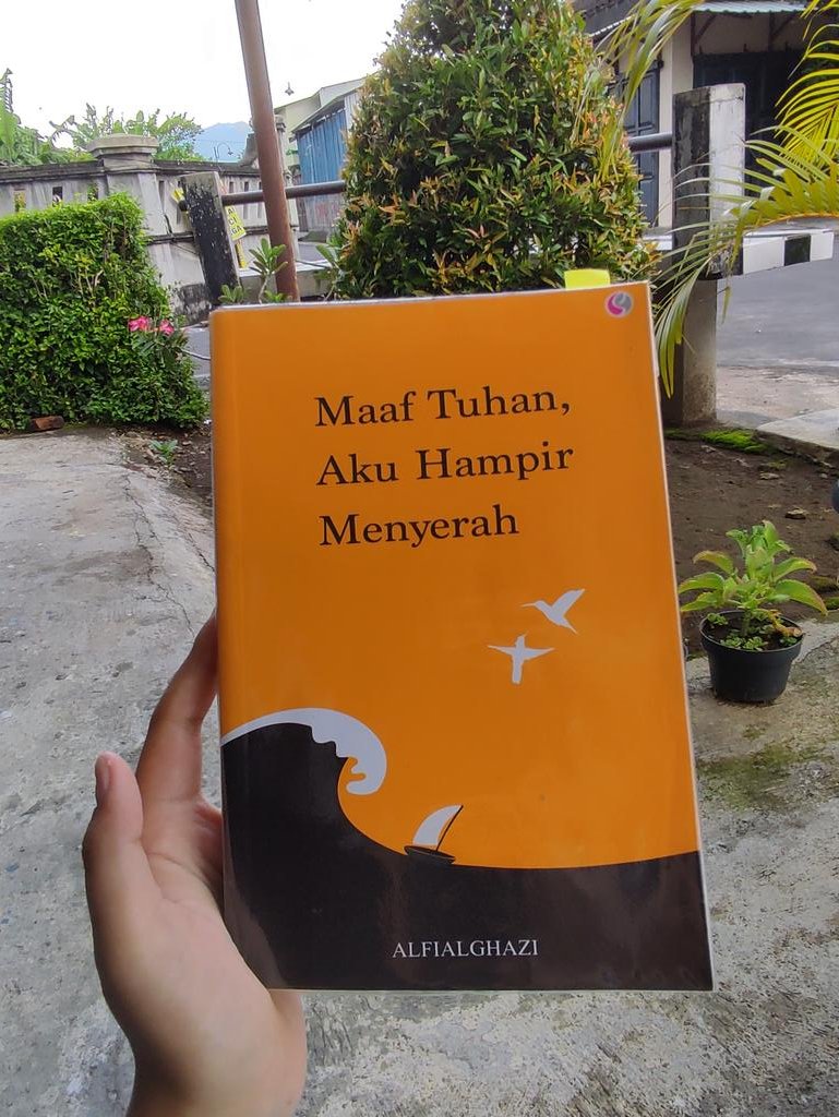 literarybase's tweet photo. Baca buku ini berasa dipeluk :) /lt https://t.co/fVTOFPeafK