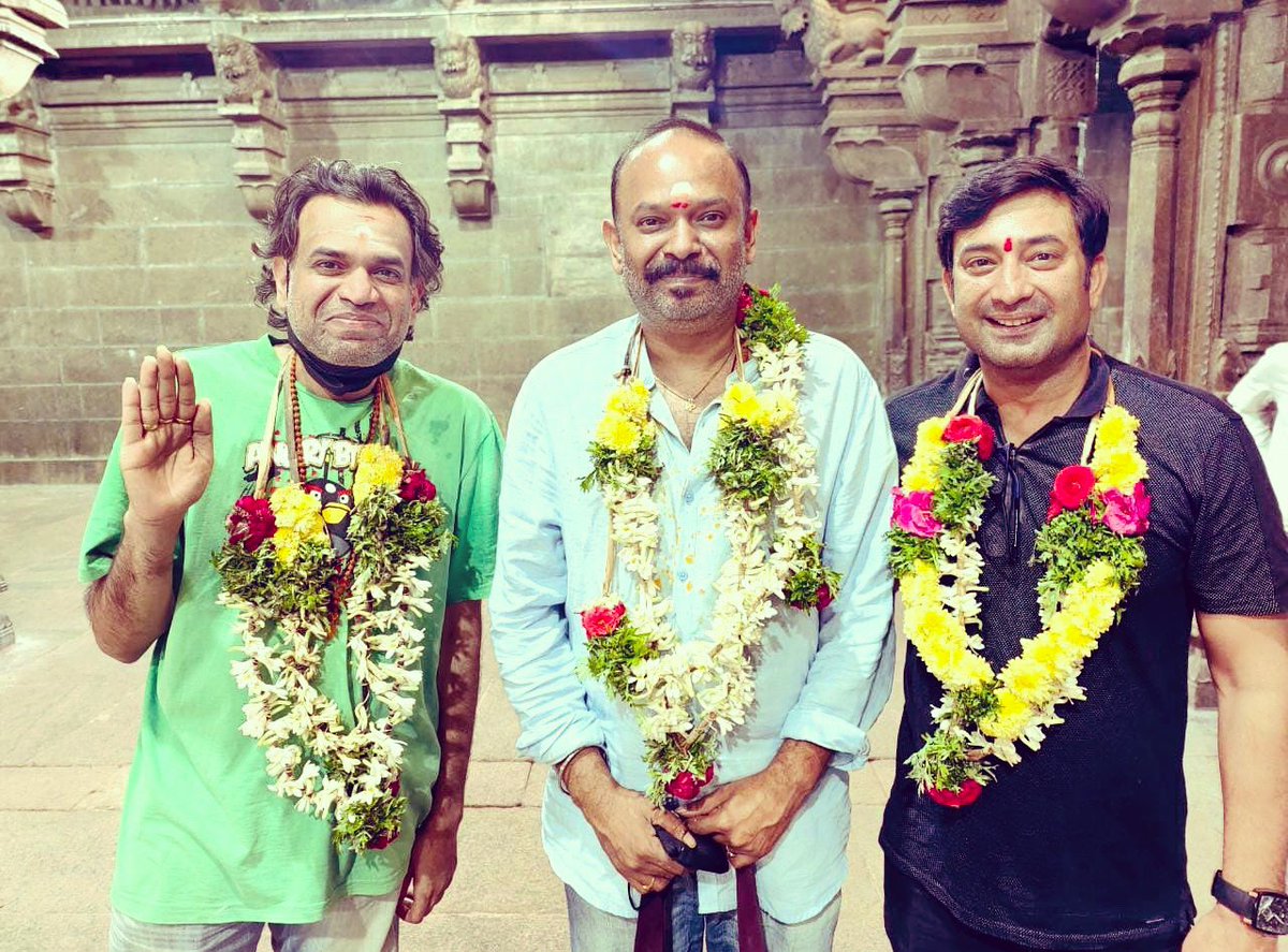 Premgiamaren's tweet photo. Blessings to all from Rameswaram 🙏💛❤️💙  @vp_offl @aravindaakash https://t.co/SmxVHPP2dU