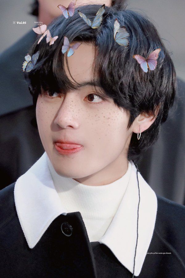 depiggiez's tweet photo. #HappyVday #WinterMiracleV 
#태태생일ㅊㅋ 
Happy birthday to the most precious soul, our winter bear, #김태형...
Purple you to the moon and back @BTS_twt https://t.co/EmKTDBErAs