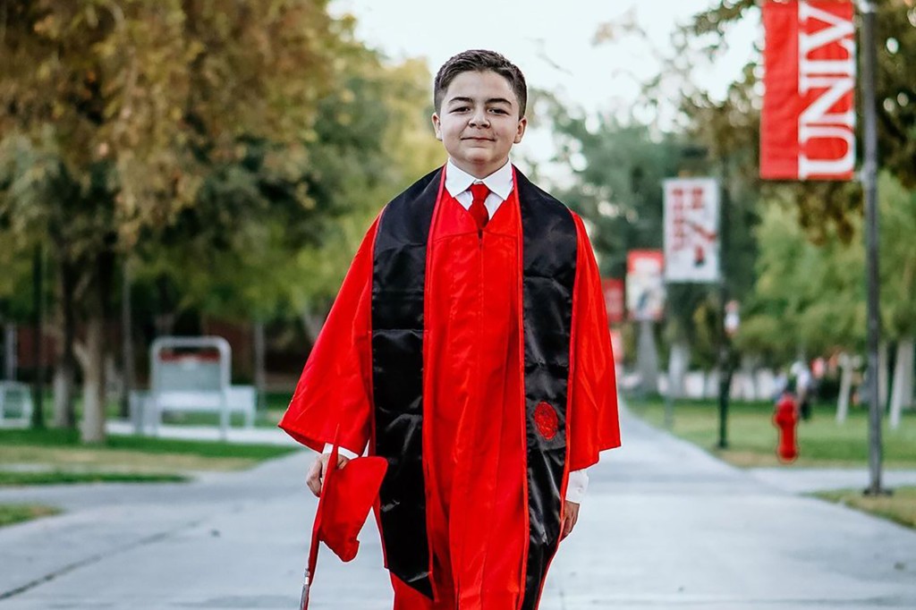 nypost's tweet photo. 15-year-old graduates with bachelor's degree from University of Nevada, Las Vegas https://t.co/PEGQidGw6e https://t.co/94IOmrNGTq