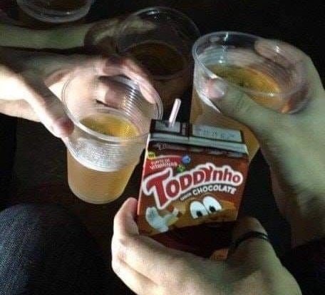 #Detremurasdv #rodinhadeamigos
#souassim #naobebo #socialmente
Eu: Nas rodinhas dos espertos 🤭